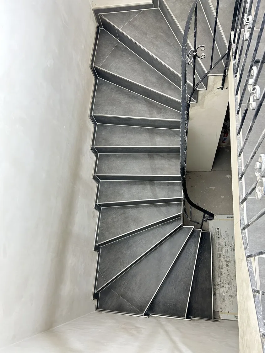 Umbau · Treppe – Wendeltreppe in Anthrazit